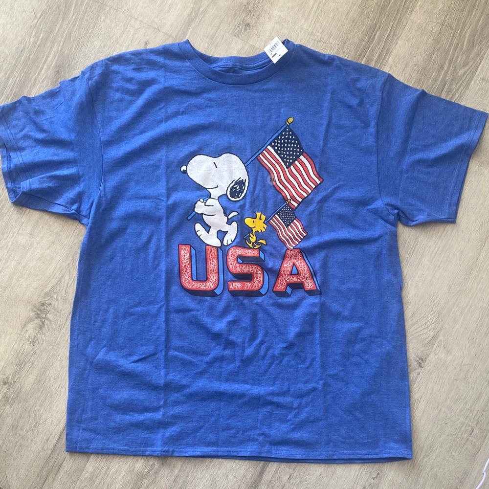 NWT Snoopy USA Flag Graphic Tee